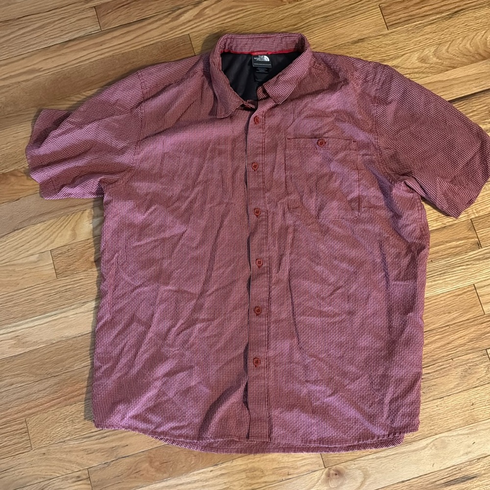 Men’s North Face Short Sleeve Button Up
